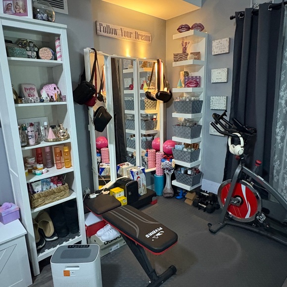 Meet your Posher, Christina - Picture 2 of 3